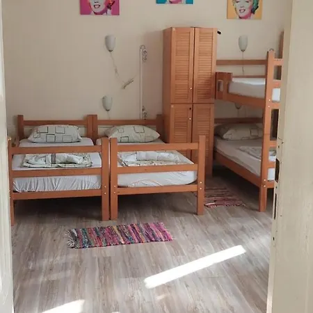 Sobe Zlatna Greda Motorcycle Friendly Hostel *