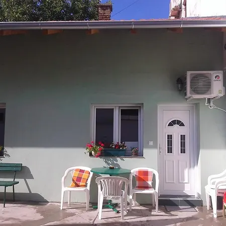 Sobe Zlatna Greda Motorcycle Friendly *